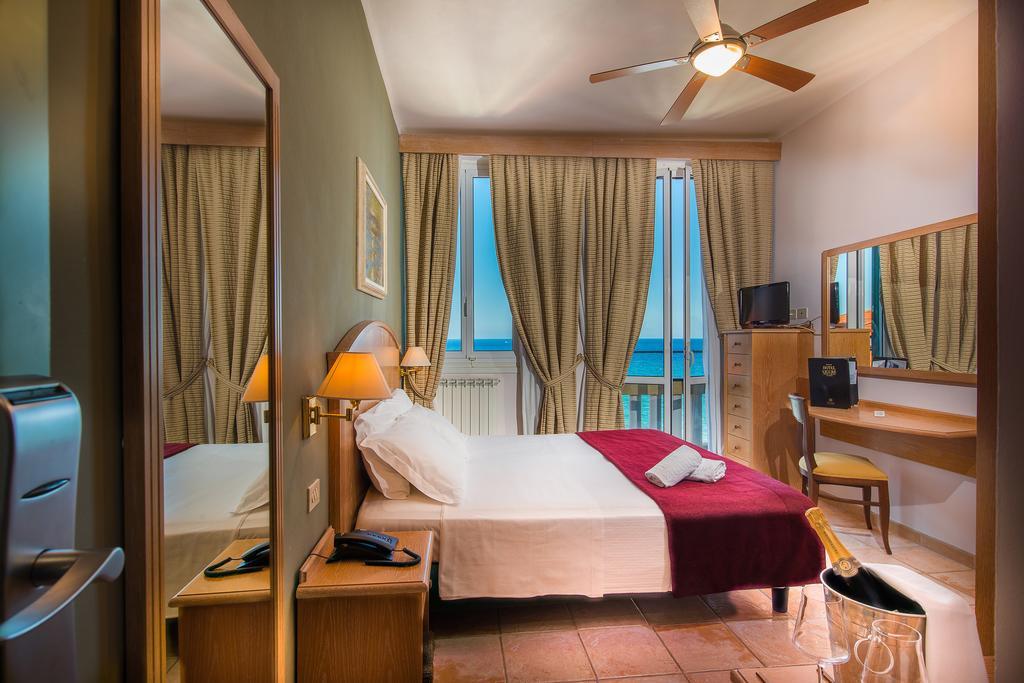 Hotel Ligure Alassio Buitenkant foto